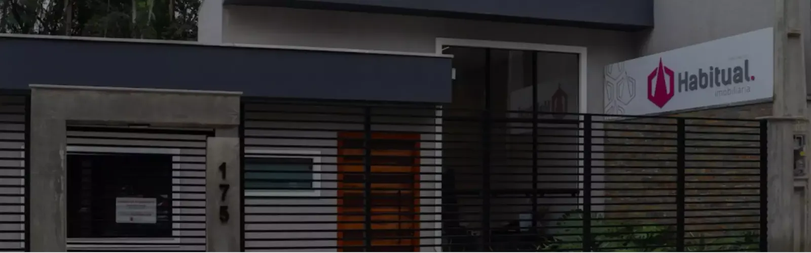 Fachada da Imobiliária Habitual