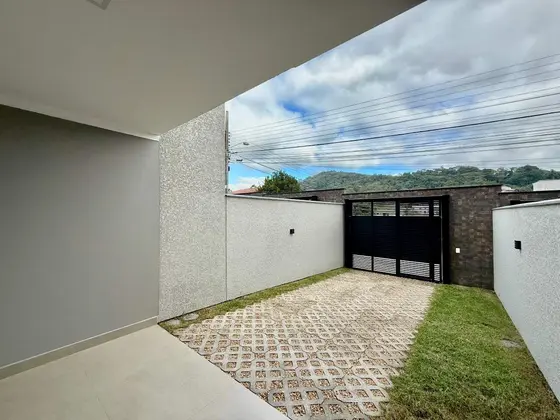 Sobrado Geminado no Água Verde