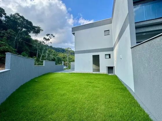 Sobrado Geminado no Velha Central